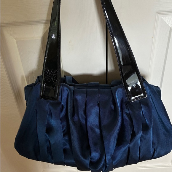 Vera Wang Simply Vera Large Pleated Shoulder Bag/ Hobo Navy Blue - Like New - Picture 1 of 9